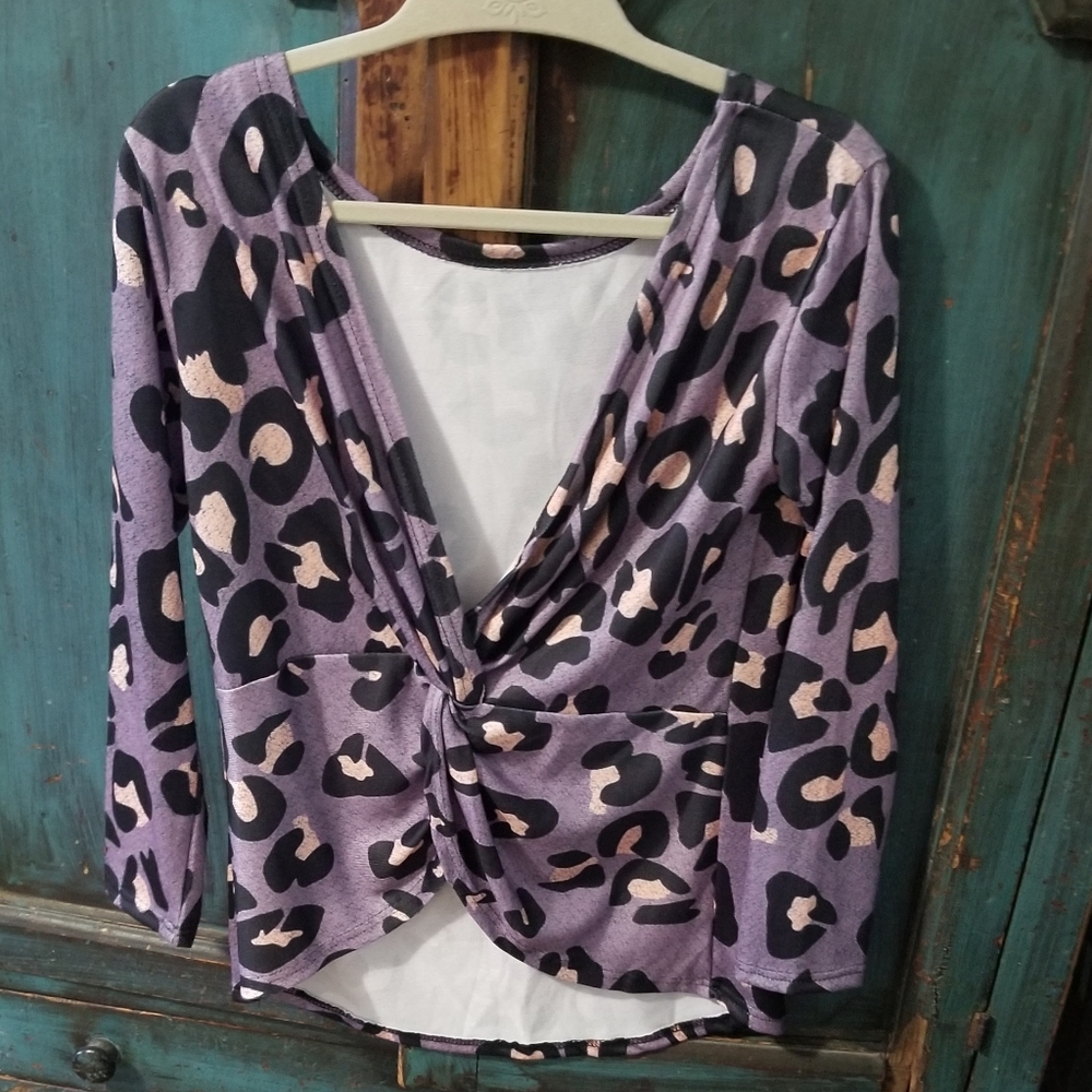 Purple leopard twisted open back top  sz m - Picture 3 of 5